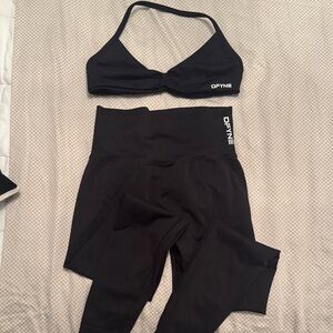 DFYNE Black Sports Bra and Leggings Set